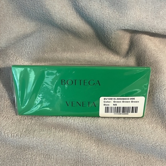 NEW Bottega Veneta Green Unisex 54mm Square Sunglasses - Picture 3 of 3